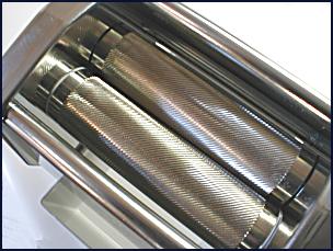 closep view of grain mill rollers